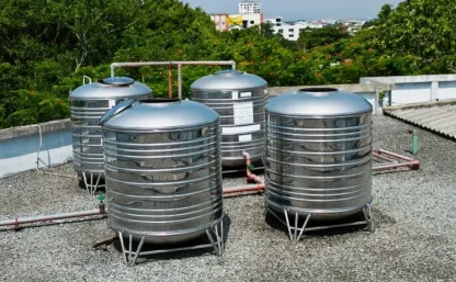 عزل خزان المياه الفيبر جلاس بعد أصلاح الثقوب